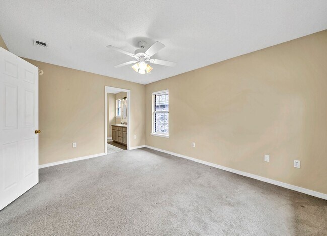 Building Photo - 4bed/2bath...Navarre home!