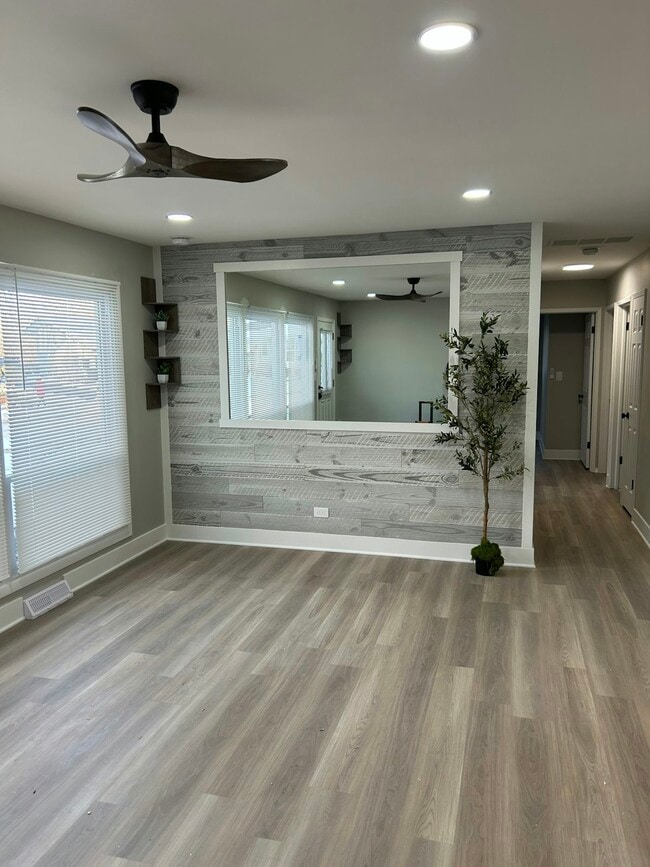 Building Photo - 921 Stratford Ln