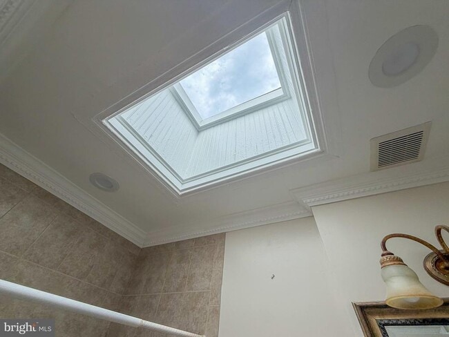 Building Photo - 318 11th St SE