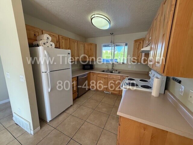 Building Photo - NO DEPOSIT option available for qualified ...