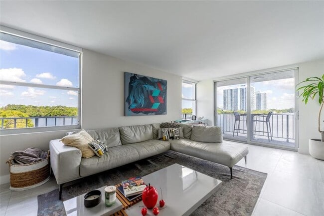Building Photo - 2 bedroom in North Miami Beach FL 33160