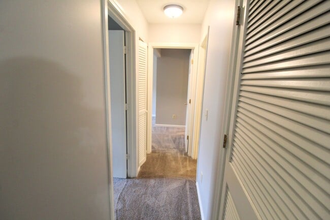 Building Photo - 1018-1 Blue Ridge Dr