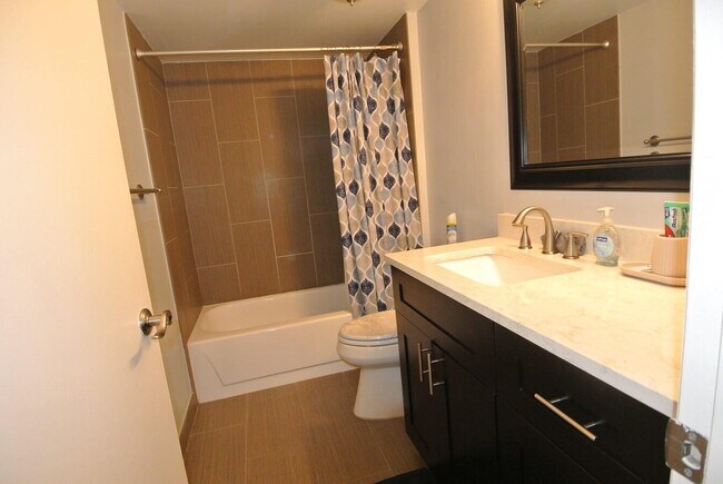 Building Photo - 1501 Marina Isle Way