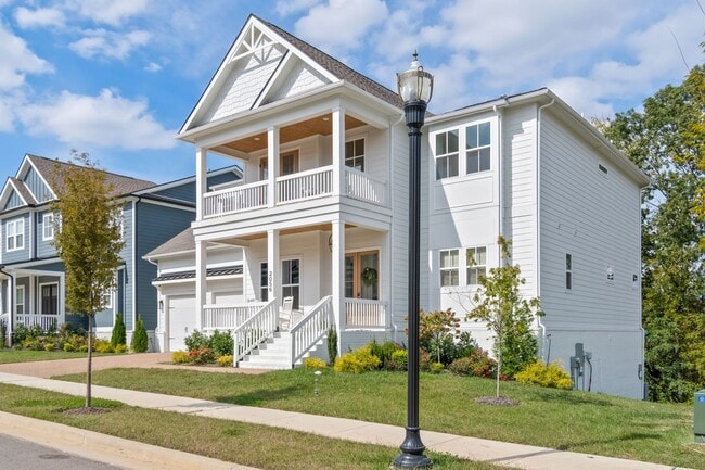 Building Photo - Now available in the highly desirable Lockwood Glen community in Franklin