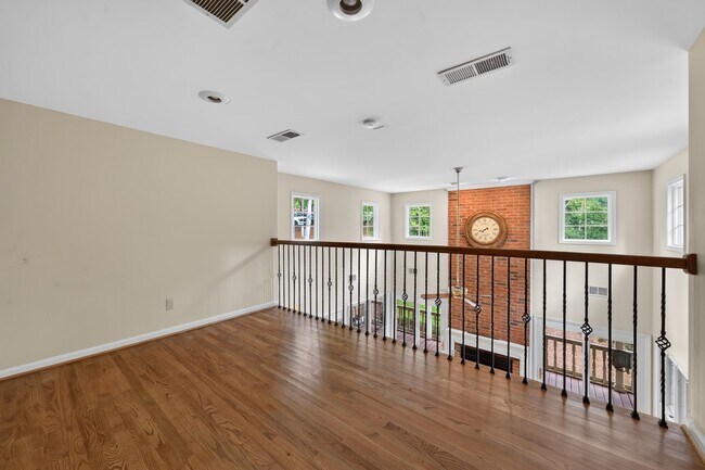 Building Photo - 1050 Cupp Ln