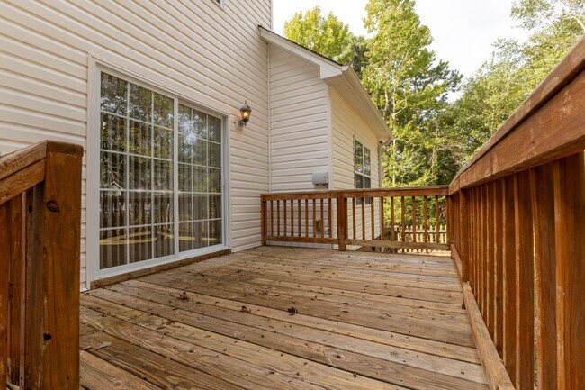 Building Photo - Available Now in Chadwick Shores