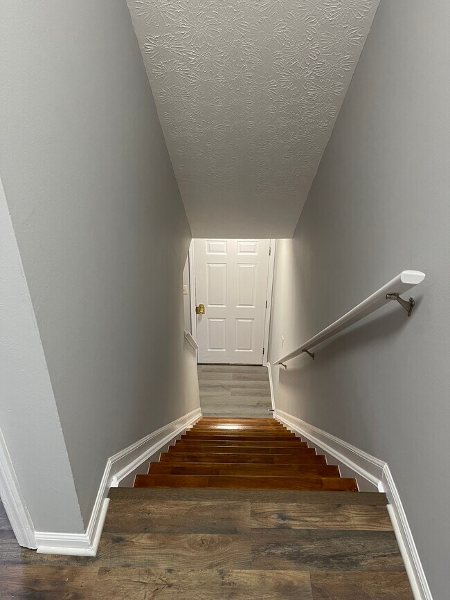 Building Photo - 6455 Brookedge Ct