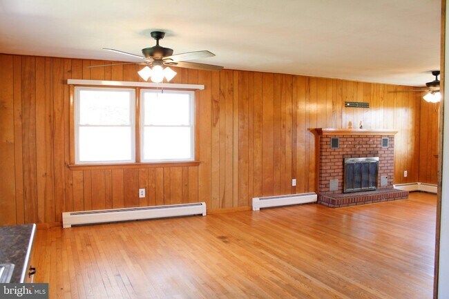 Building Photo - 481 Riffey Ln