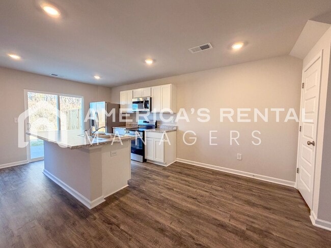 Building Photo - Stylish two level home with open concept l...