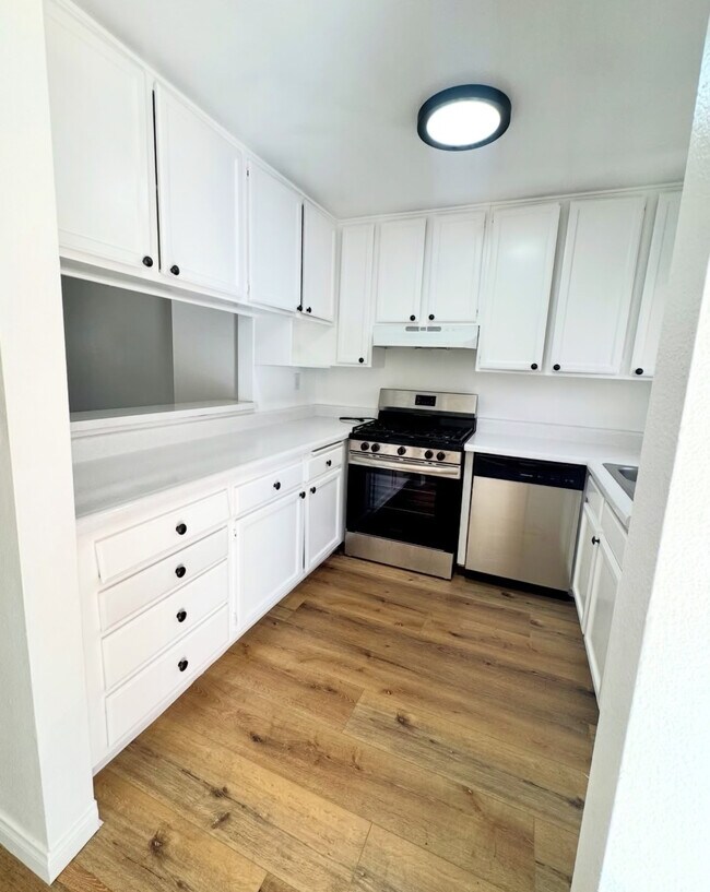 Building Photo - 415 S Verdugo Dr