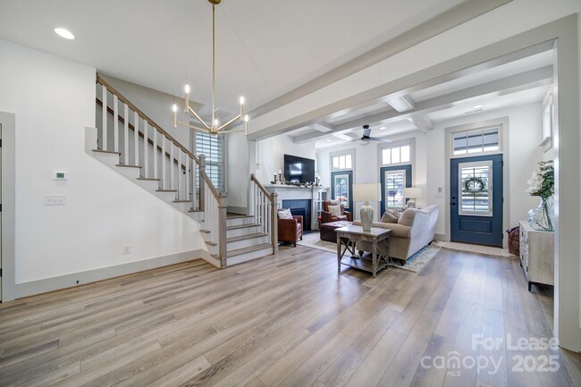 Building Photo - 567 Plowman Ln