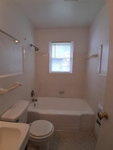 Building Photo - 3019 Avon St