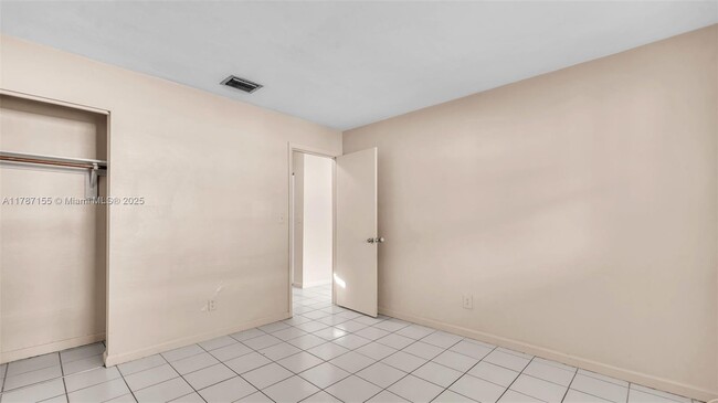 Building Photo - 6116 SW 39th St