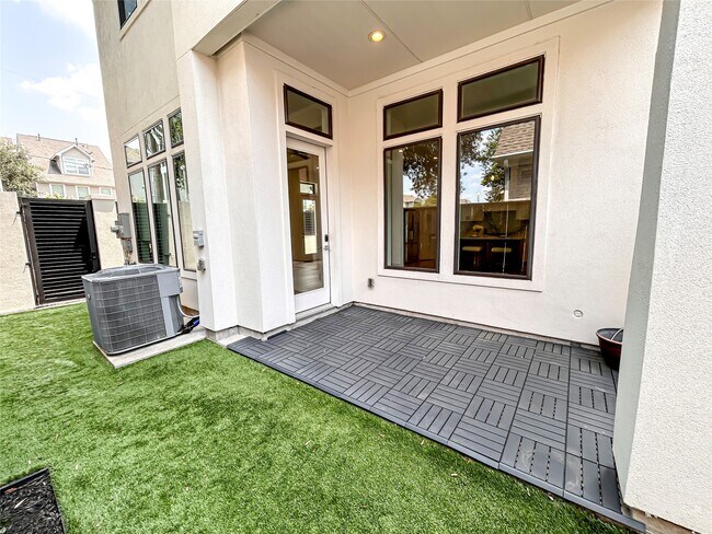 Building Photo - 1735a Moritz Dr