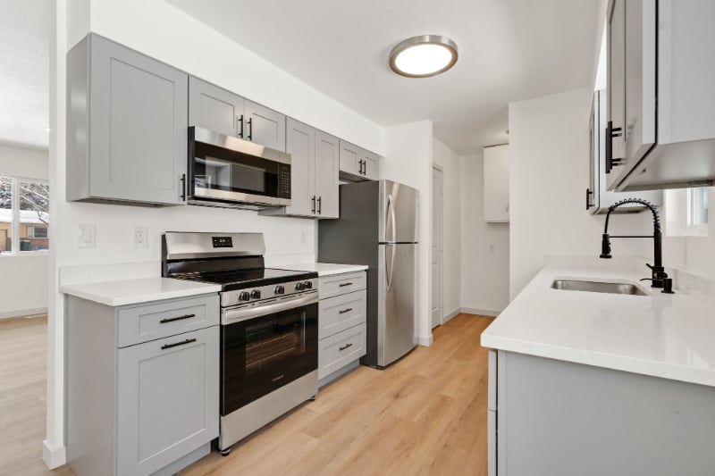 Building Photo - 413 Irish Dr