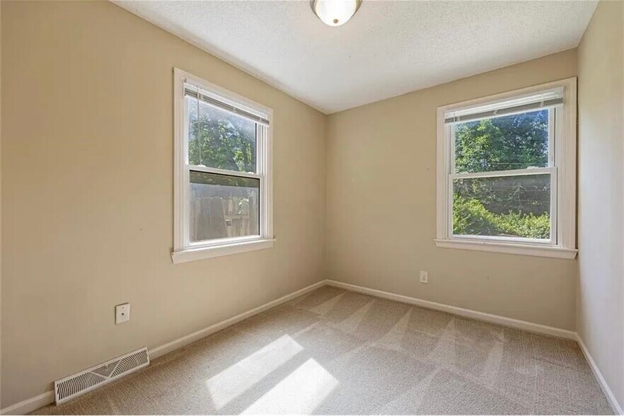 Building Photo - 1225 NE 43rd St
