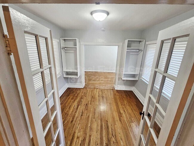 Building Photo - 3717 Cambridge Ave