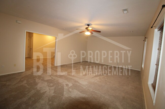 Building Photo - 175 Mesquite Dr