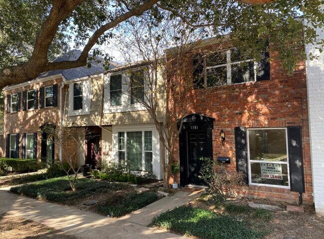 Primary Photo - 1381 Country Pl Dr