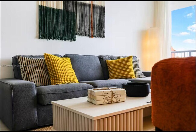 Building Photo - 1200 Brickell Bay Dr