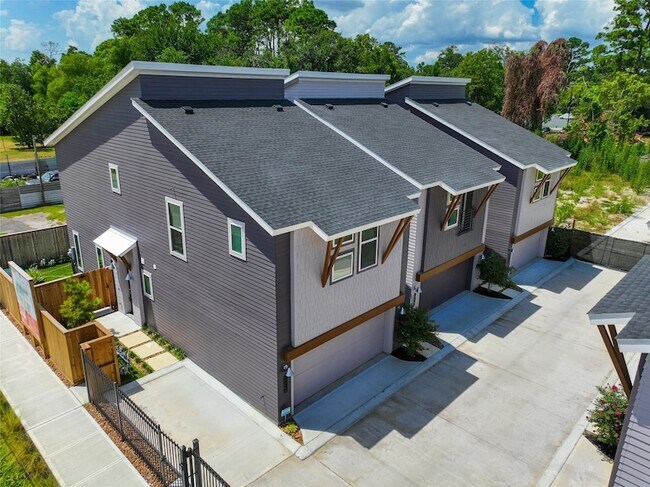 Building Photo - 864 Paul Quinn St