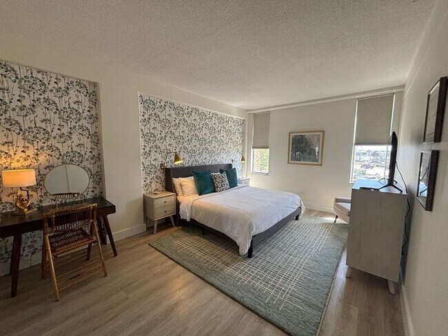 Building Photo - 14 Lockwood Dr