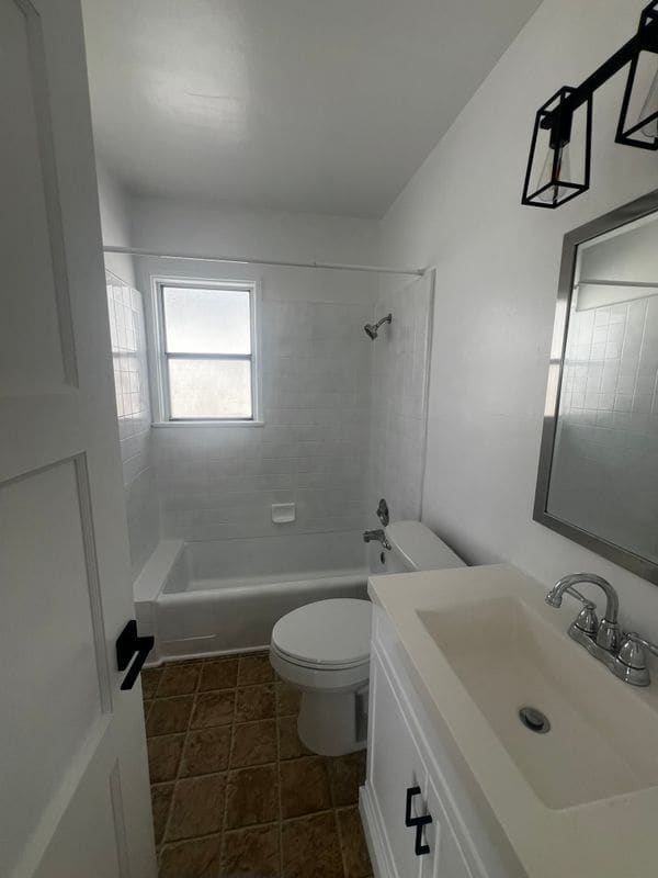 Building Photo - 5279 E The Toledo-Apt 5