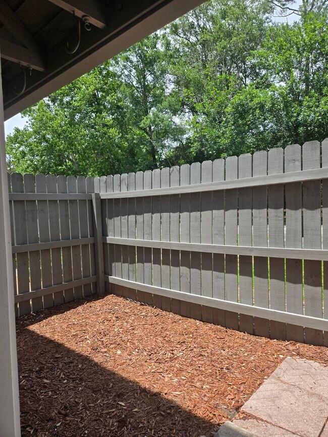 Building Photo - Charming 2-bedroom, 1.5-bath in the desirable Bellamy Forge