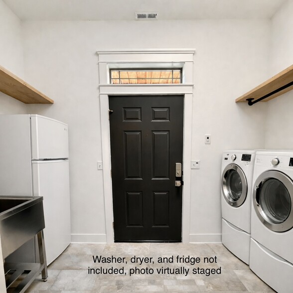 Building Photo - 24 Ash St N