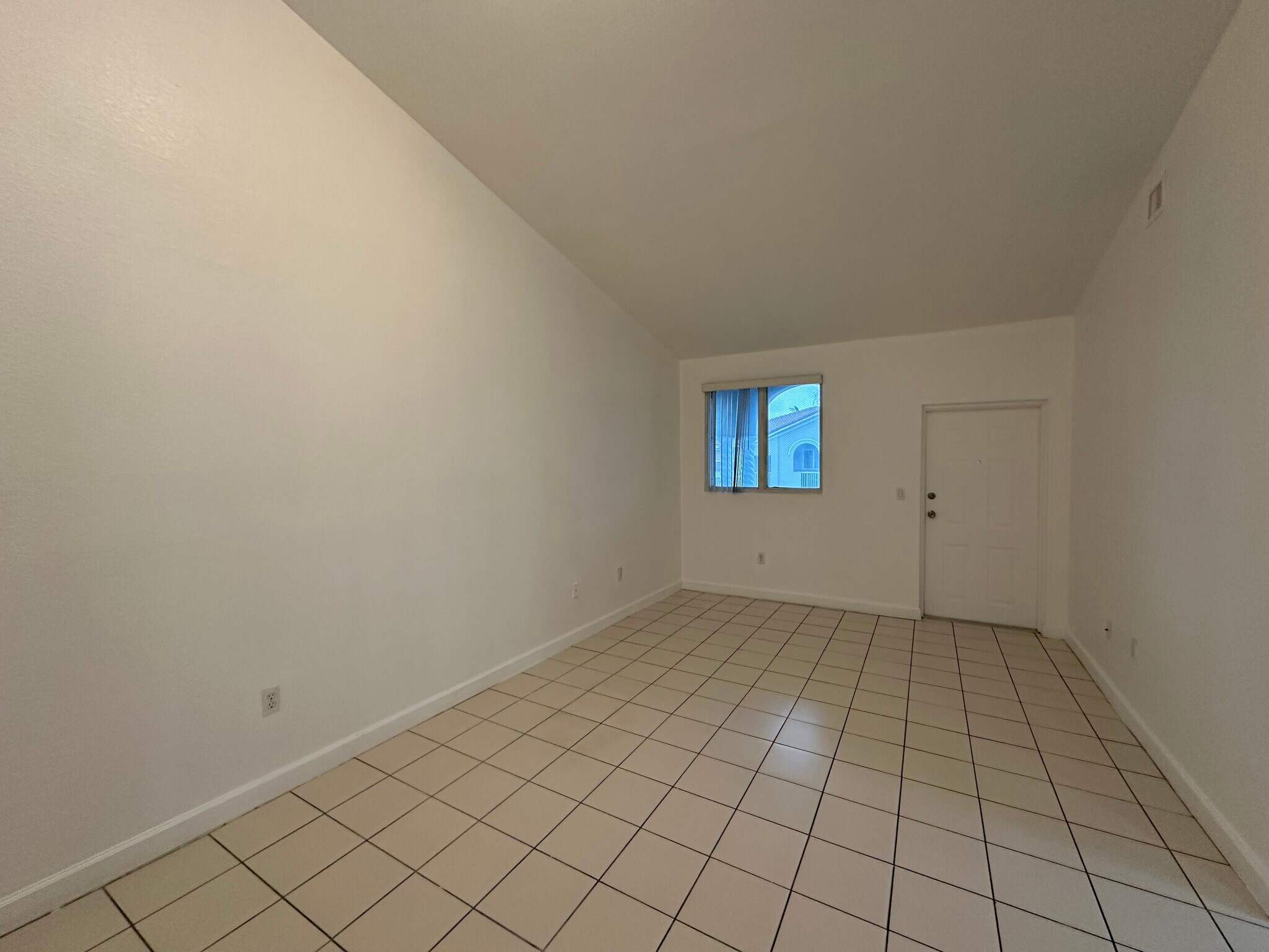 Building Photo - 1661 SE 29th Ct
