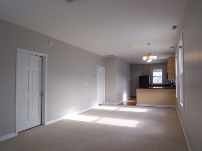 Building Photo - 1419 Darrow Ave