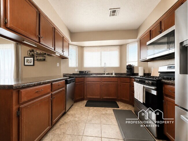 Building Photo - “Spacious 4-Bedroom, 2-Bath Home with Solar Panels in Yuma”