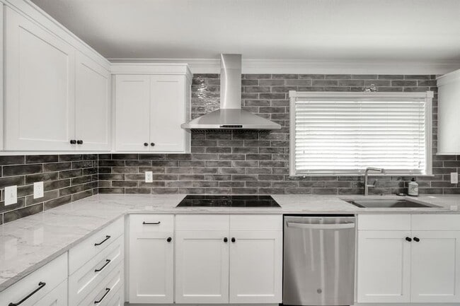 Building Photo - 2801 Adelen Ln