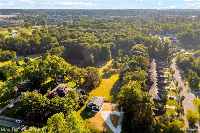 Building Photo - 1654 Giddings Rd