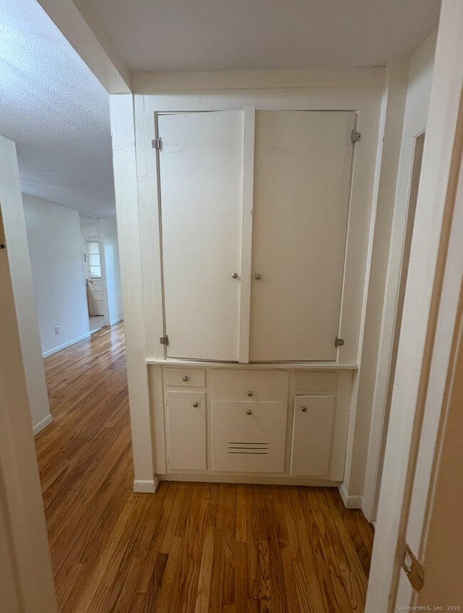 Building Photo - 492 Fountain St