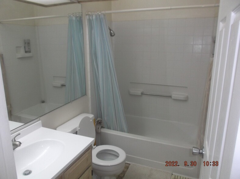 2d bath - 3032 Chablis Ave