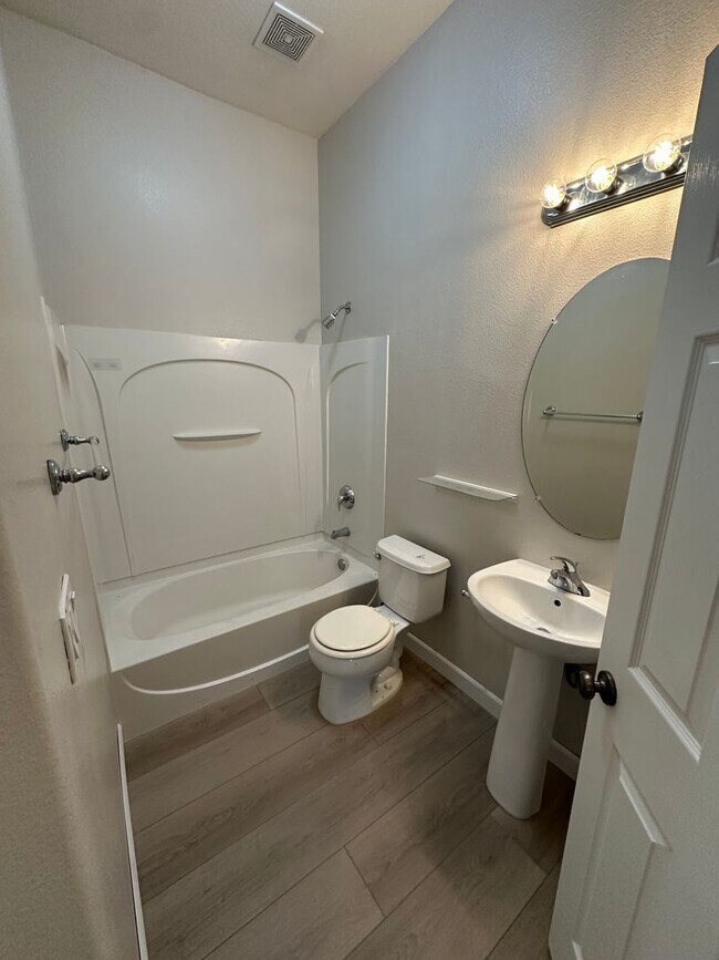 Building Photo - 5592 Plumbridge Way