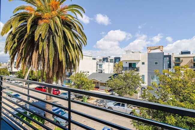 Building Photo - 2419 Carmona Ave