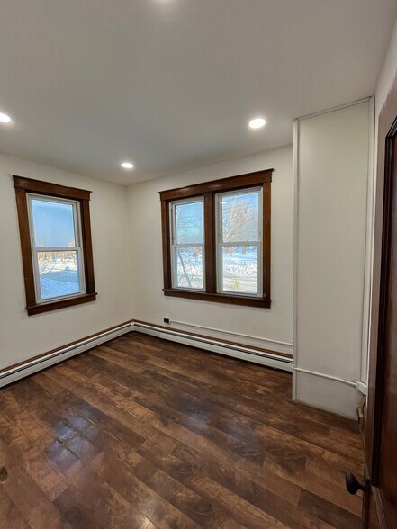 Building Photo - 44 Cedar Ave