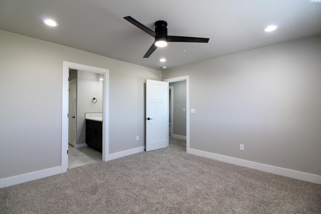 Building Photo - 3 Bedroom, 2.5 Bath Richland Townhouse