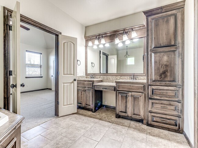 Building Photo - Luxury Rental Home in Edmond Schools + Com...