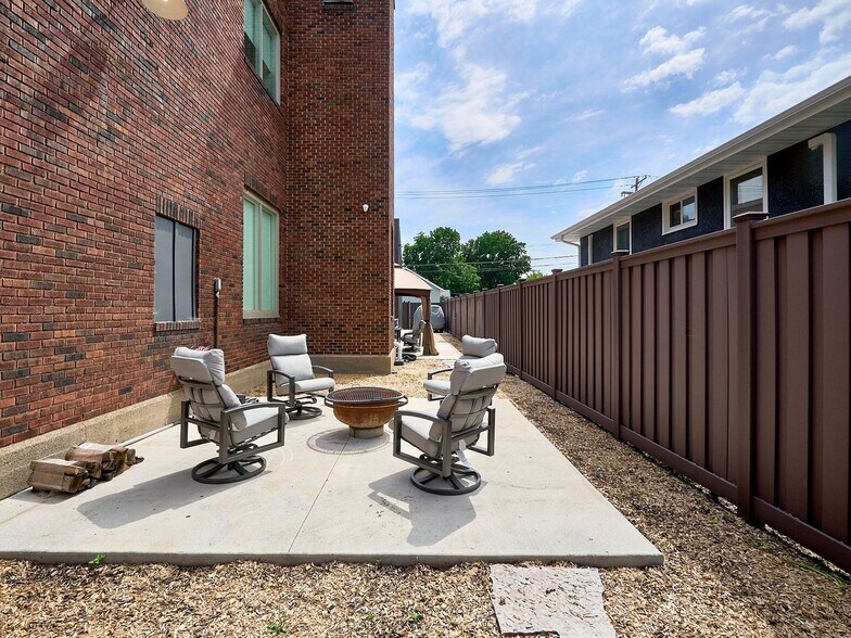 Building Photo - 1290 Snelling Ave N