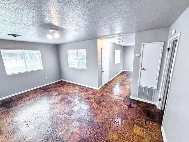 Building Photo - 3018 Meadow Forest Dr