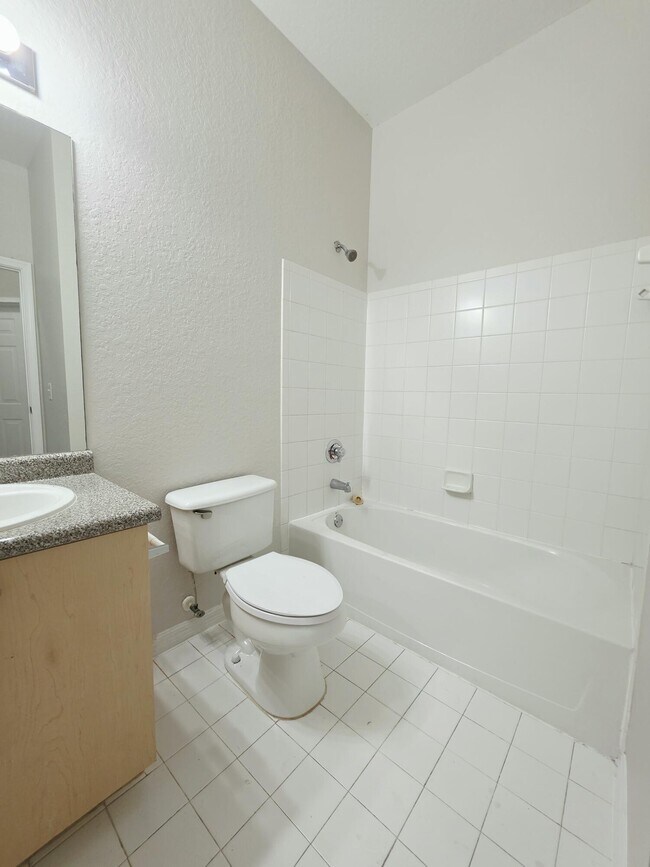 Building Photo - 260 Crestwood Cir