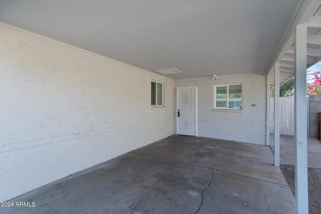 Building Photo - 607 E Encanto Dr