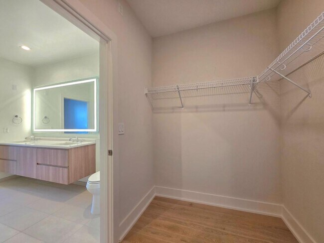 Building Photo - 737 Swann Ave