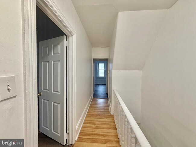 Building Photo - 122 Landing St