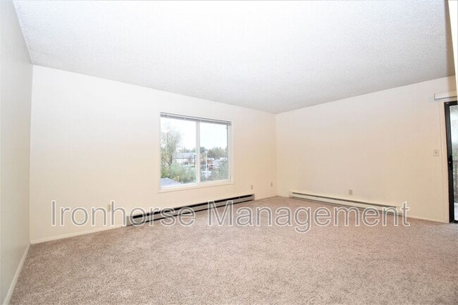 Building Photo - 515 S 15th Ave
