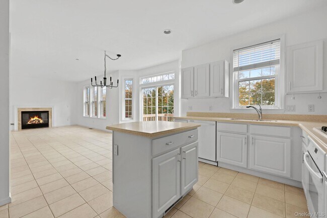 Building Photo - 45 High Point Cir