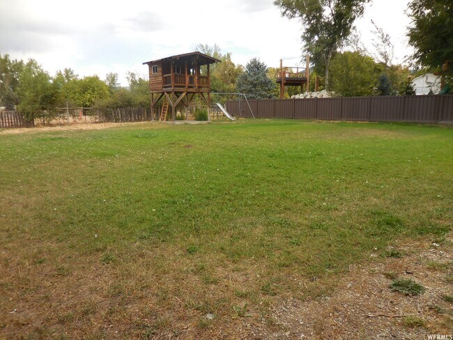 Building Photo - Spacious 5 Bd 2.5 Bath Home in Millcreek